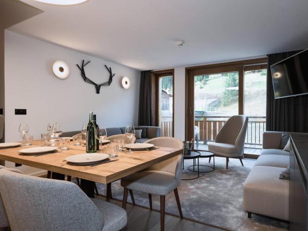 A la foto es mostra l'objecte Appartement Duplex 94m² Courchevel Village - Pour 6 personnes - Pieds des pistes avec Parking et Wifi - FR-1-631-111 situat a la ciutat de Courchevel.