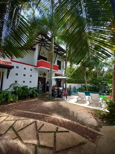 På billedet ses objektet Luxury villa Costanza beliggende i byen Beratuduwa.