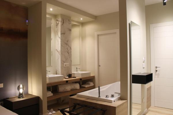 På billedet ses objektet 'Tabula Rasa Exclusive Rooms' beliggende i byen Bari.