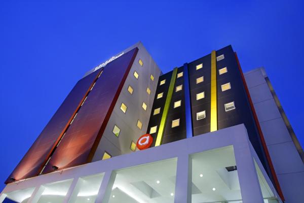 Na fotografii je vidět objekt Amaris Hotel Bekasi Barat nacházející se ve městě Rawapanjang.