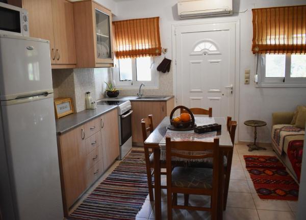 På billedet ses objektet Ethia 2Floor Mountain View Cottage garden wifi ac beliggende i byen Ethiá.
