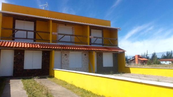 La photo montre l'objet Recanto das Pedras- Casa Pedra Ardósia - Com vista para o mar situé dans la ville de Laranjal.