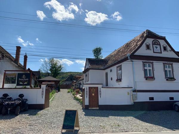 Op de foto is het object Taverna Sasului te zien, gelegen in de stad Bazna.