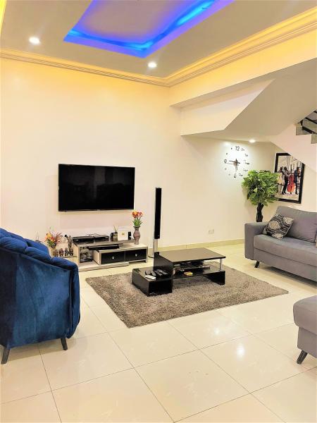 På billedet ses objektet Entire 2 bedroom house Abuja - Serviced, 24hr SECURITY, POWER, WIFI, LOUNGE beliggende i byen Abuja.