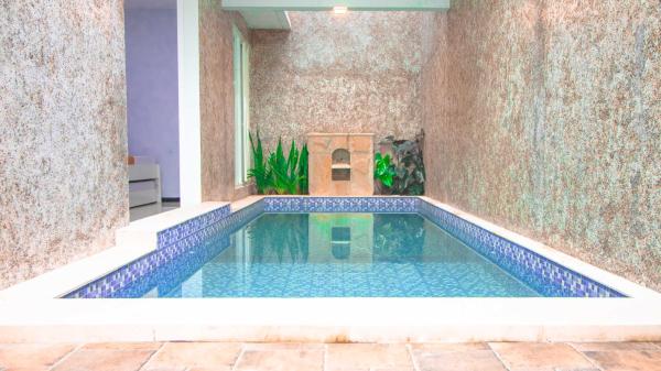 Nella foto è visibile l'oggetto Villa Evergreen with Private Pool and Karaoke situato nella città di Batu.