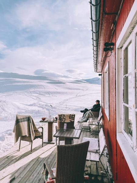 Na fotografii je vidět objekt Bygdin Høyfjellshotell nacházející se ve městě Beitostøl.