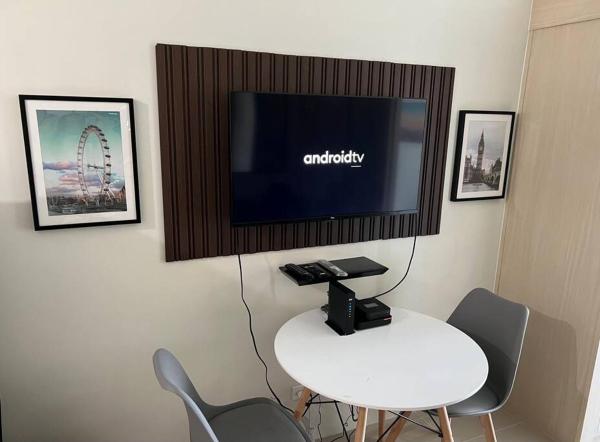 JAZZ Residences - 1 Bedroom with Balcony - Cable, Wifi & Netflix, Manila