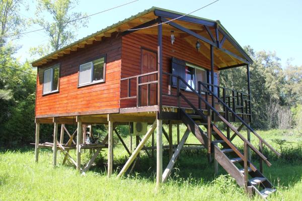 A la foto es mostra l'objecte Cabaña El Mahayana situat a la ciutat de Tigre.