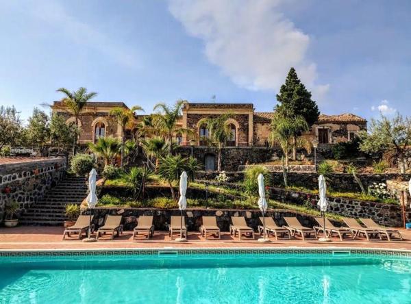 A la foto es mostra l'objecte Villa Casina dell'Etna situat a la ciutat de Ragalna.