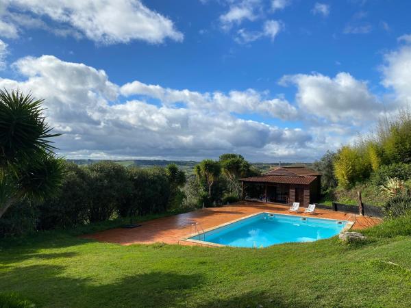 Na zdjęciu widoczny jest obiekt Poolside Wooden House położony w mieście Lamarosa.