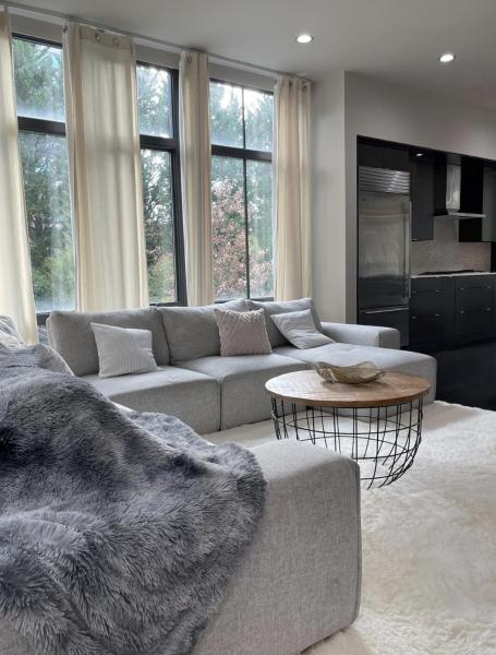 På bilden syns objektet Lux Atlanta Home with Arcade room som ligger i staden Atlanta.
