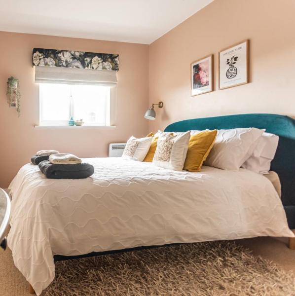 Foto 5: The Wharf - Luxury Apartment in Warwick sleeps 4 with Free Parking - close to Canal-Side & pub - perfect for friends & family breaks, the races or work stays