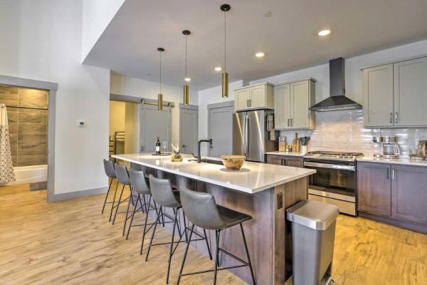 Billede 8: Condo w/ Mountain Views in Heart of Downtown!
