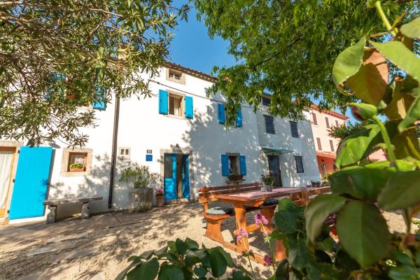 A la foto es mostra l'objecte Haus Gaia situat a la ciutat de Labin.