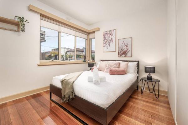 A la foto es mostra l'objecte Bright & Comfy 2 Bedroom St Kilda East Apartment situat a la ciutat de Melbourne.