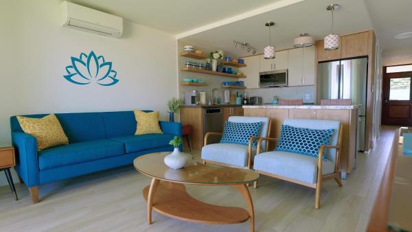Billede 3: Oceanfront, Gorgeous Sunsets, Dual AC, King Bed, Top Floor Views, Impeccably Remodeled Gem HKOK318