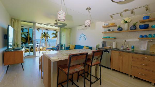 På billedet ses objektet Oceanfront, Gorgeous Sunsets, Dual AC, King Bed, Top Floor Views, Impeccably Remodeled Gem HKOK318 beliggende i byen Kihei.