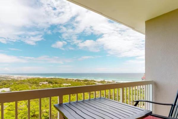 A la foto es mostra l'objecte Tops'l 1008 condo situat a la ciutat de Destin.