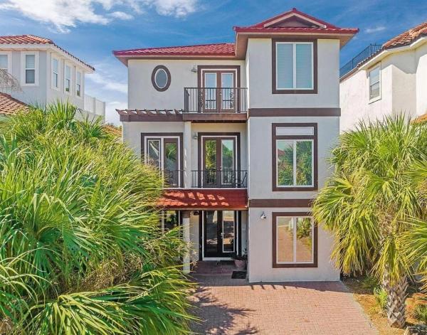 A la foto es mostra l'objecte Villa De Palmas home situat a la ciutat de Destin.