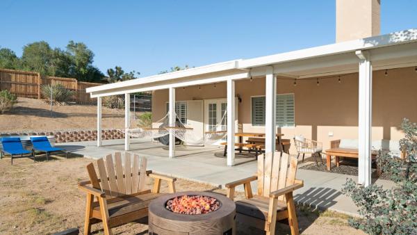 Hillside Desert House - Hot Tub, Fire Pit And Bbq! Home - California