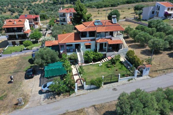 A la foto es mostra l'objecte Apartments Giannis situat a la ciutat de Vatopedi.