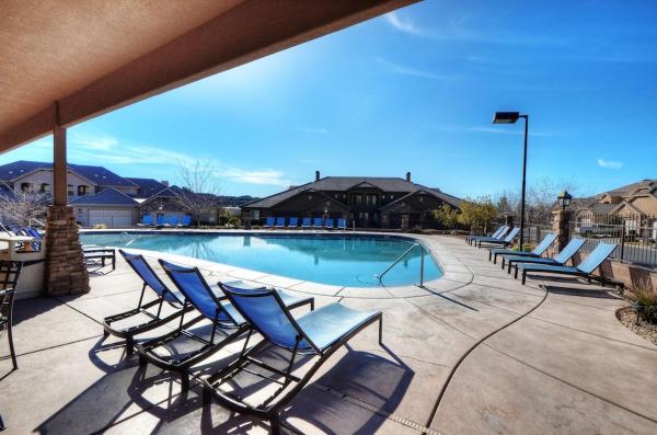 A la foto es mostra l'objecte Canyon Cove at Coral Ridge 4239 Golf Course, and Sand Hollow Reservoir situat a la ciutat de Washington.