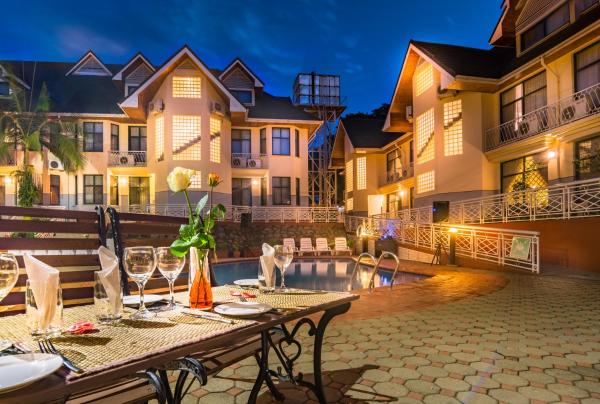 Na fotografii je vidět objekt Gold Crest Hotel - Arusha nacházející se ve městě Arusha.