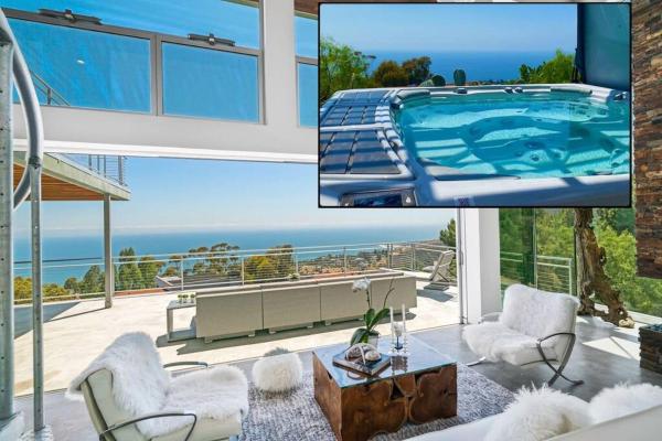 Nella foto è visibile l'oggetto Malibu Glass House: Architectural w 180deg Views situato nella città di Malibu.