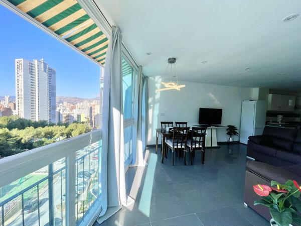 A la foto es mostra l'objecte Antena Luxury City situat a la ciutat de Benidorm.