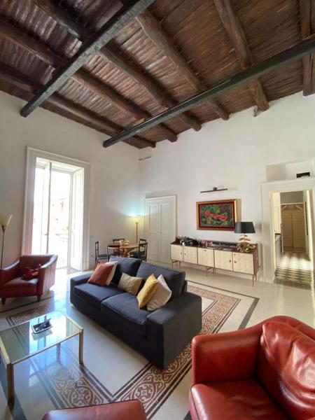 A la foto es mostra l'objecte Casa Orlanda situat a la ciutat de Nàpols.