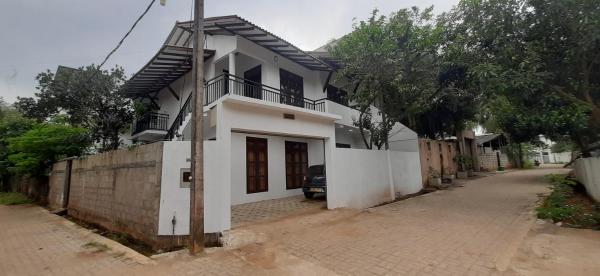 The photo shows the Family Time Holiday Home located in the city of Kombichankulama.