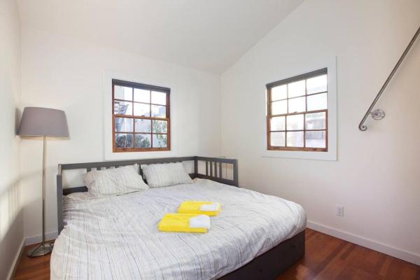 Foto 9: Berkeley Cottage, Comfy, Stylish Good Wi-Fi