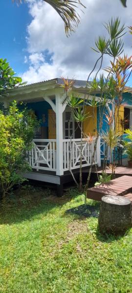 Na zdjęciu widoczny jest obiekt Gwadakaz położony w mieście Sainte-Rose.