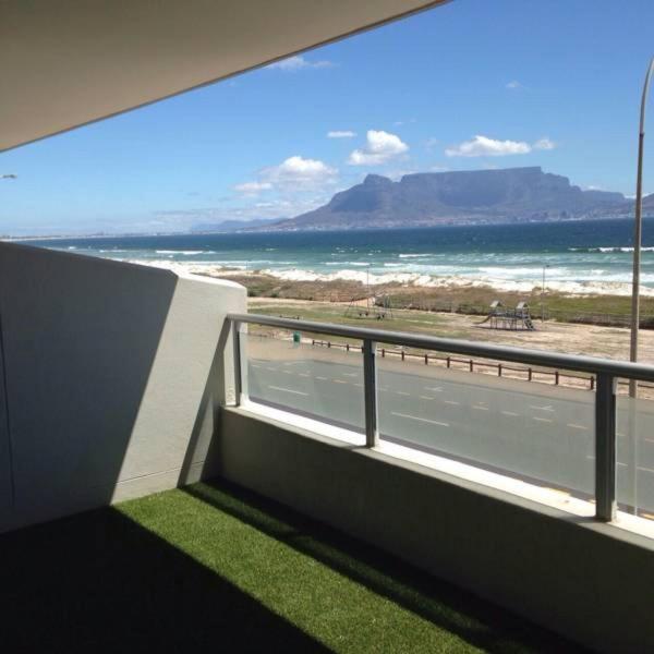 Beachfront Apartment At Seaspray In Blouberg - Parklands