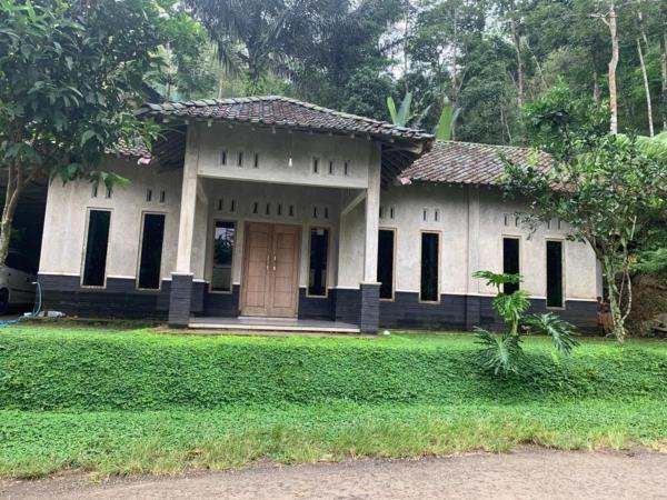 En la foto se muestra el objeto Aren Homestay ubicado en la ciudad de Giripurno.