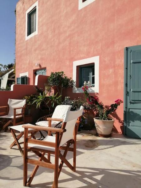På billedet ses objektet CASA DEI MELOGRANI at Vourlidia Leros beliggende i byen Xirokambos.