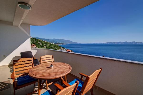 Na fotografii je vidět objekt Apartments Maris Senj 2 nacházející se ve městě Senj.