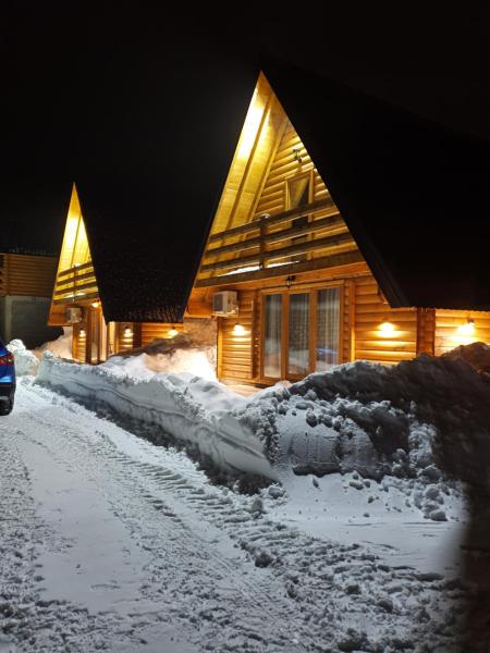 A la foto es mostra l'objecte Vrh Đevojka Villas situat a la ciutat de Žabljak.