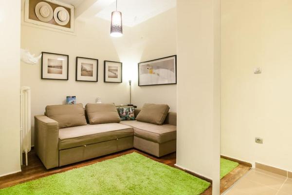 Acropolis Steps, Cozy City Apartment, Athen