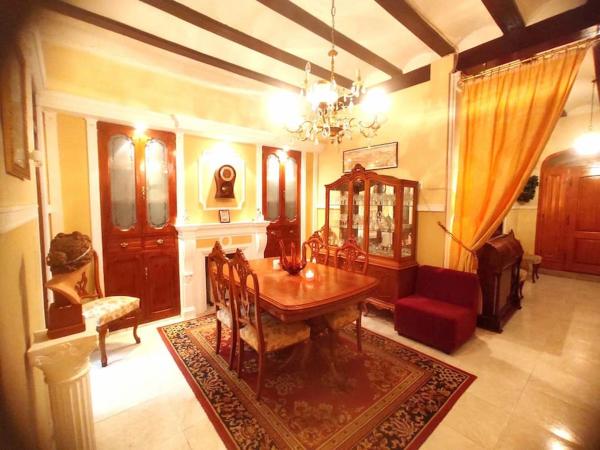 На фото показан объект Encantadora casa de pueblo, расположенный в городе Сагунто.