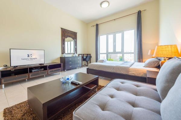 Luxury Escapes - Stylish Studio in DG near to Mall & Metro - KSLV, Дубай