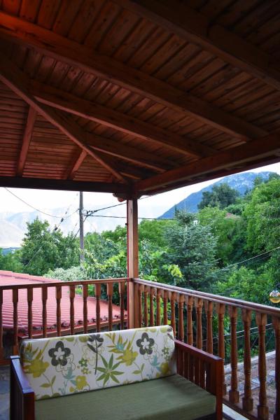 Fotografie 9: Capris Rustic Ηouse with Mountain View
