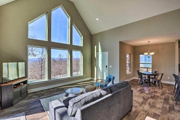 Mtn Views, Walkable Location: Asheville Retreat!, Asheville