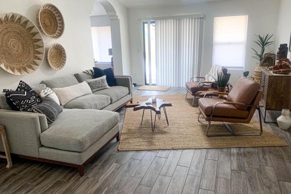 A la foto es mostra l'objecte Laurel Wood situat a la ciutat de Oro Valley.