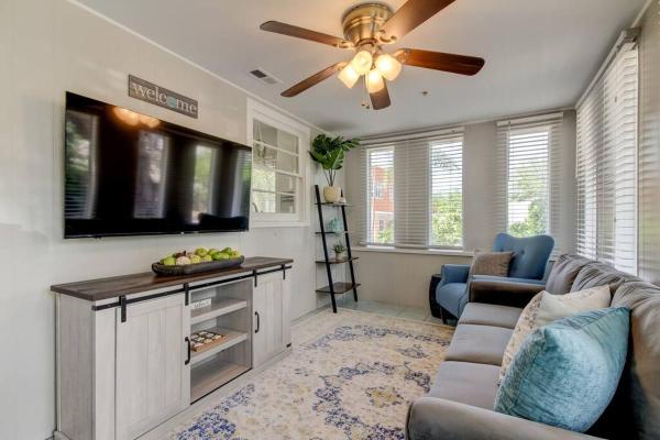 Billede 4: Light & Bright! Quaint Downtown Dunedin Bungalow!