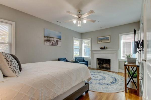 Billede 6: Light & Bright! Quaint Downtown Dunedin Bungalow!