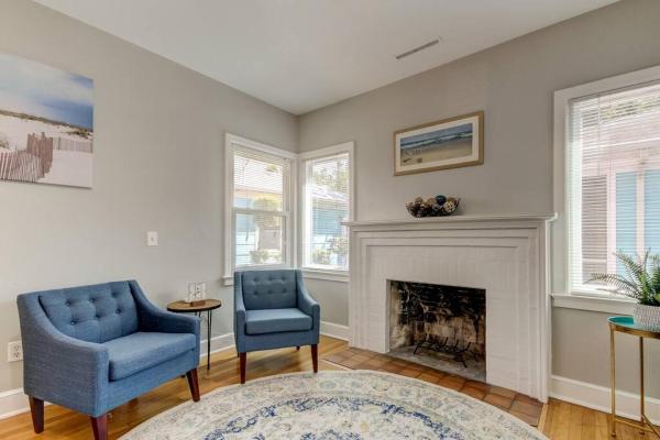 Billede 7: Light & Bright! Quaint Downtown Dunedin Bungalow!