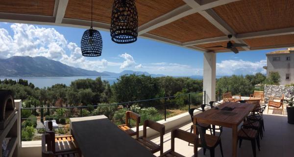 På billedet ses objektet Villa Mytikas, luxury in Greece with seaview and heated pool & jacuzzi beliggende i byen Pogoniá.
