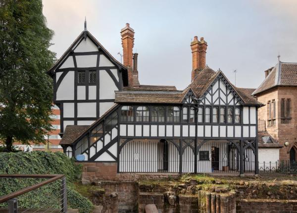 På billedet ses objektet Priory Row Cottages beliggende i byen Coventry.