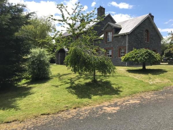På billedet ses objektet Ridge Wood House beliggende i byen Armagh.